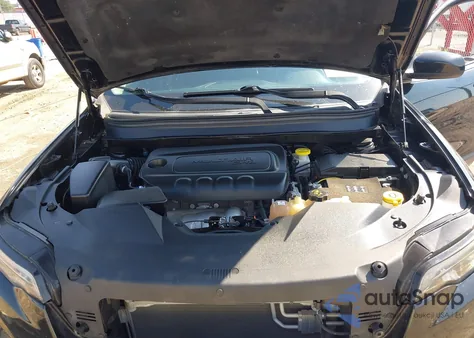 2019 Jeep Cherokee Latitude 4X4 from USA, damaged, VIN 1C4PJMCB2KD482000